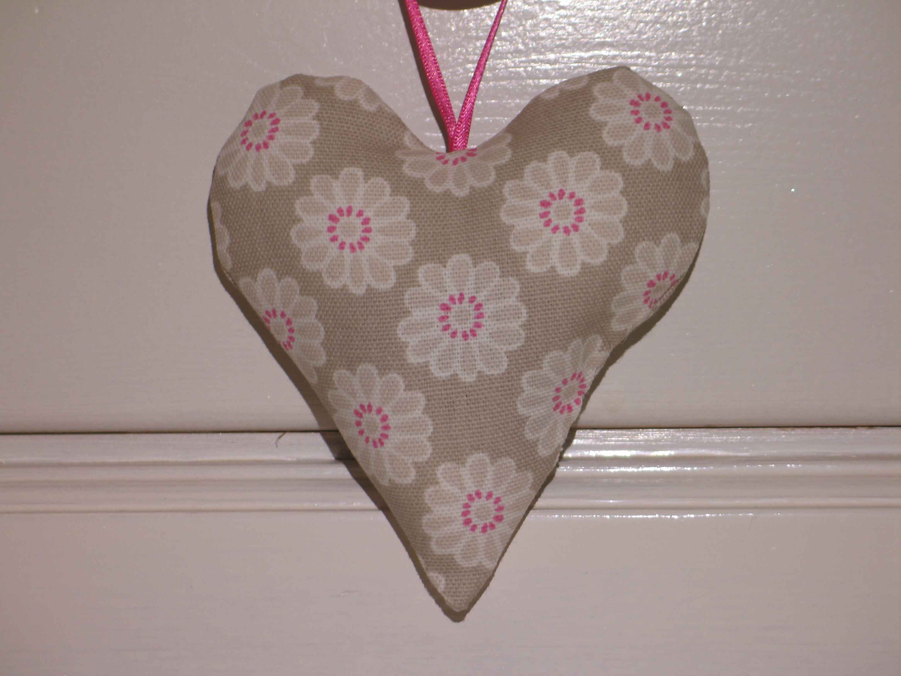 Daisy pattern lavender heart