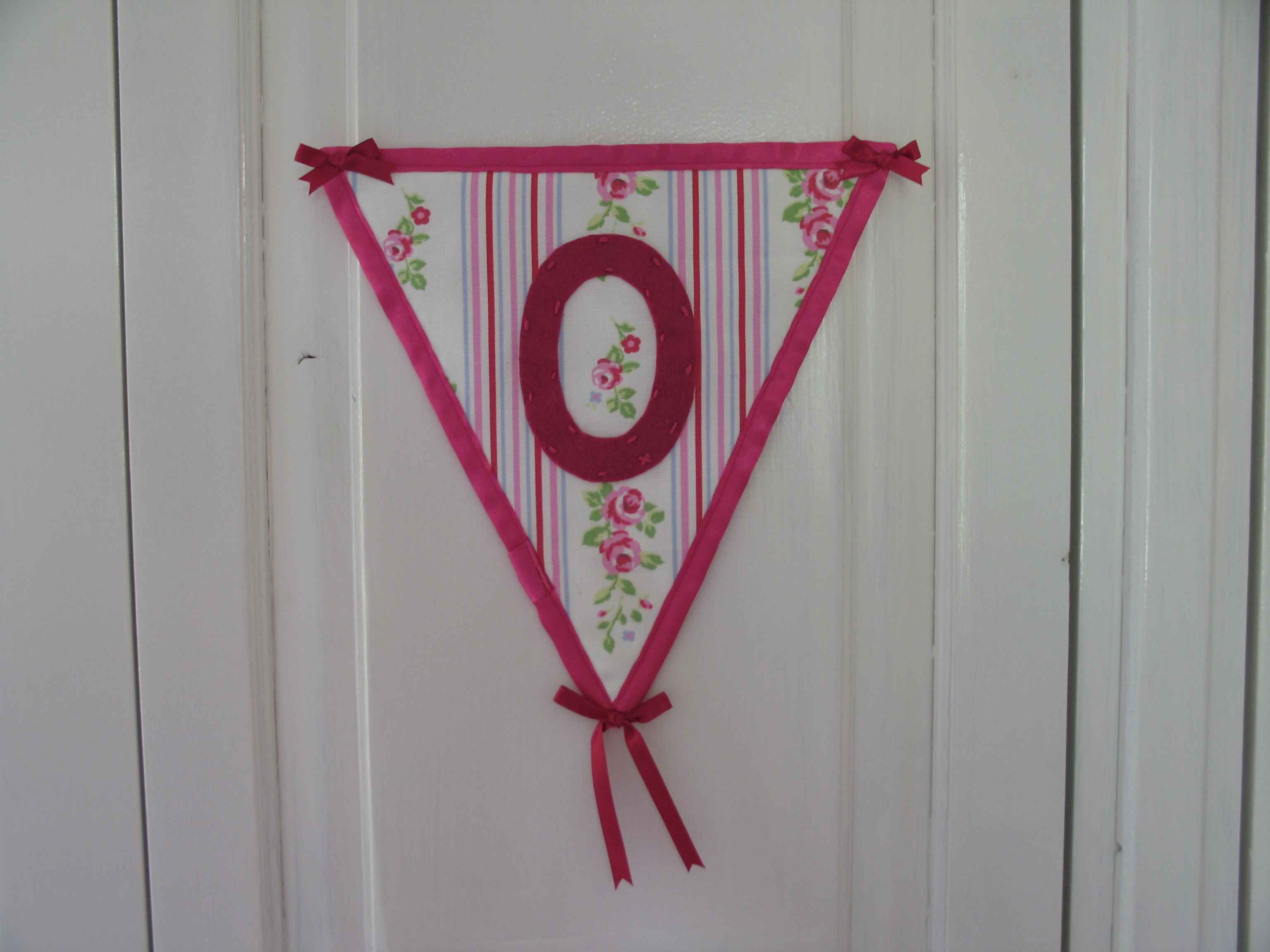 Letter 'O' flaglette